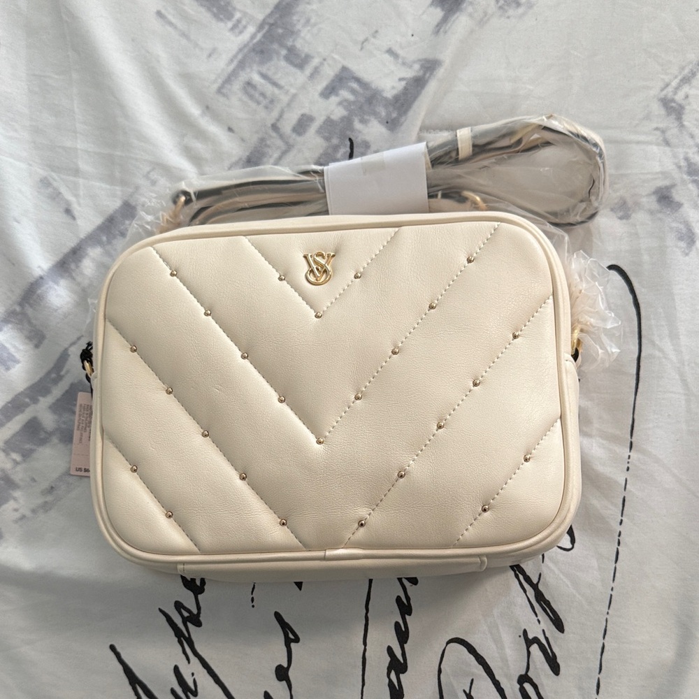 Elegant Cream Quilted Shoulder Bag